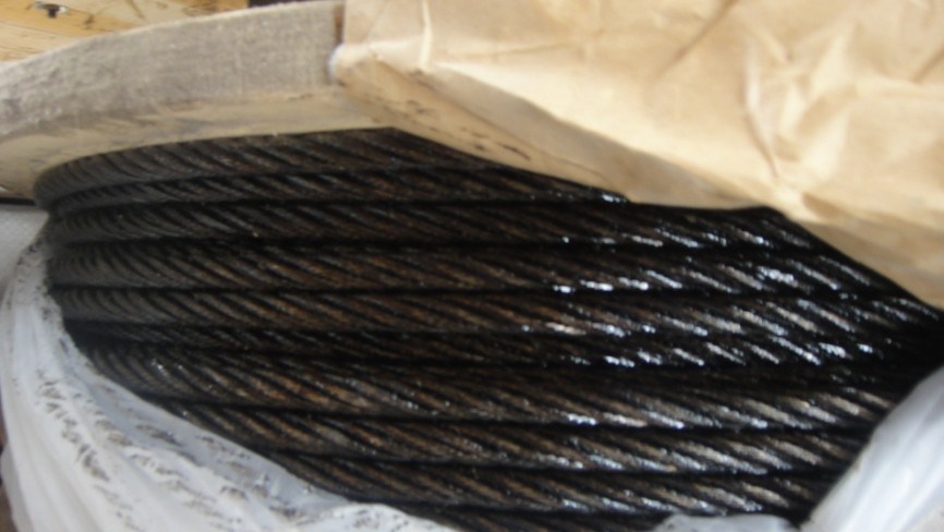 Cuerda de alambre de acero 6x19 + iwrc 6x37 + iwrc con aceite de asfalto / aceite negro / alquitrán Dia.22 mm 24 mm 25,4 mm